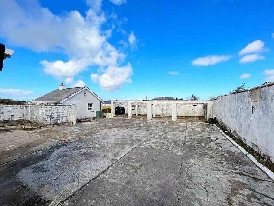 Donegal Town Mcbride'S Bungalow, Chapel Road Dungloe מראה חיצוני תמונה