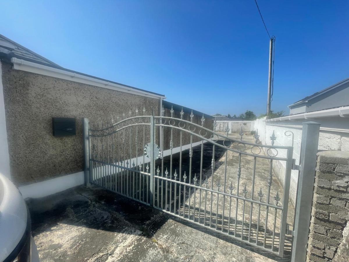 Donegal Town Mcbride'S Bungalow, Chapel Road Dungloe מראה חיצוני תמונה
